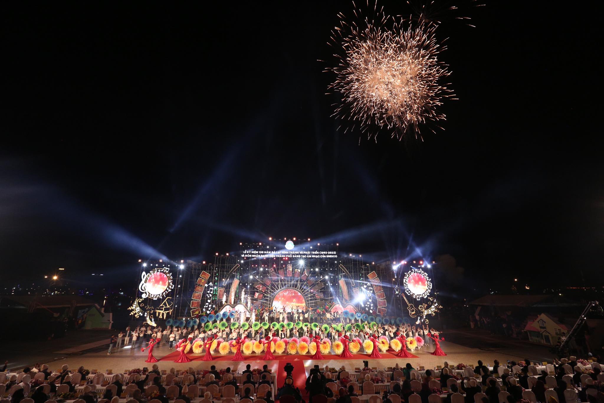 Trúc Nhân, Hà Nhi quẩy cực sung giữa 35 nghìn khán giả tại Đà Lạt - 2