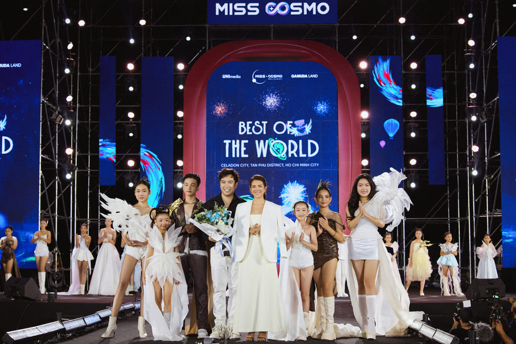 Gần 60 đại diện của Miss Cosmo 2024 đắm mình trong không khí lễ hội văn hóa sôi động cùng hàng ngàn khán giả TP.HCM - 4