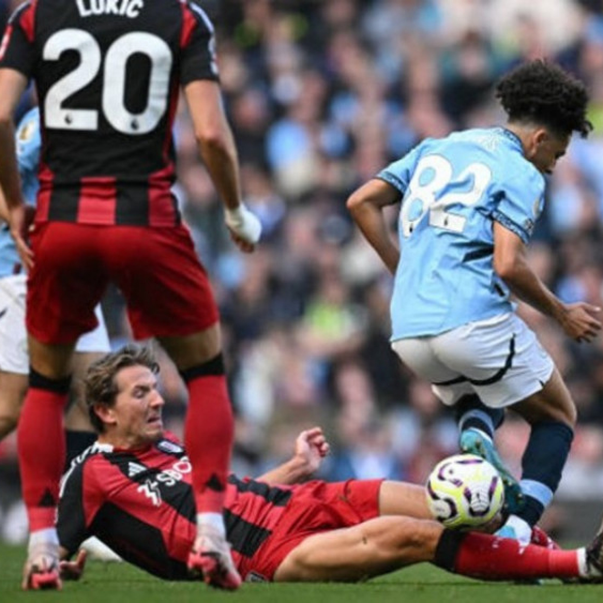  - Trực tiếp bóng đá Man City - Fulham: Ederson thắng pha đối mặt Traore (Ngoại hạng Anh)