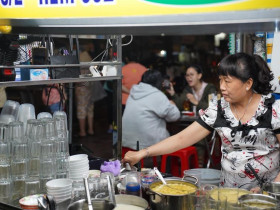  - Quán chè ở TP.CM bán hơn 50 năm, Việt kiều về nước thích ghé ăn