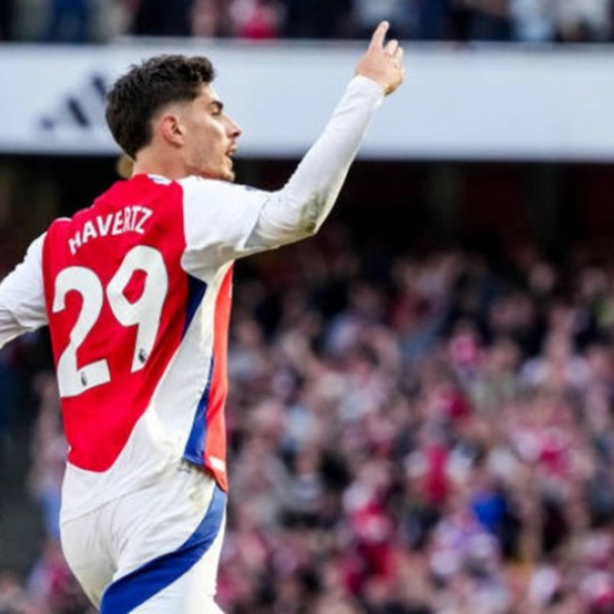  - Havertz san bằng cột mốc của Van Persie ở Arsenal