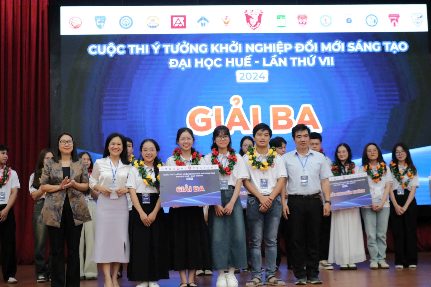 Trao giải các dự án tranh tài ở cuộc thi Ý tưởng Khởi nghiệp đổi mới sáng tạo Đại học Huế - 5