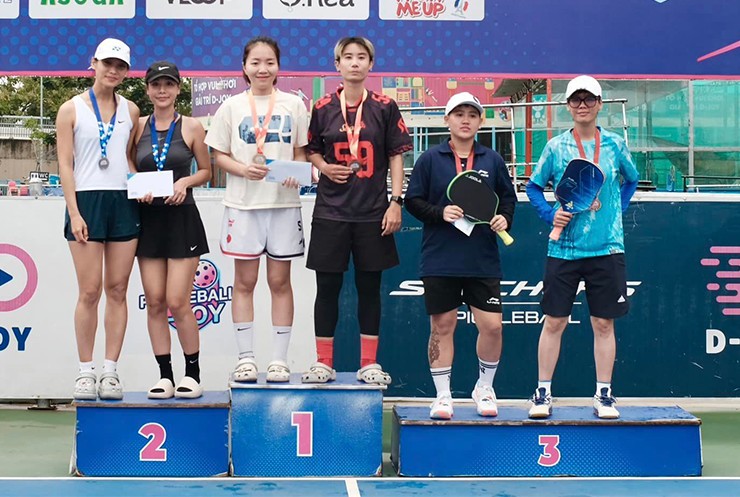 Lý Hoàng Nam cùng vợ xinh giành huy chương pickleball, học sinh lớp 8 vô địch giải trẻ châu Á - 3