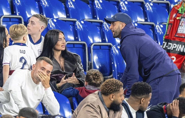 "Trai hư Man City" Kyle Walker dan díu nhiều người đẹp, nguy cơ mất nửa gia sản - 1