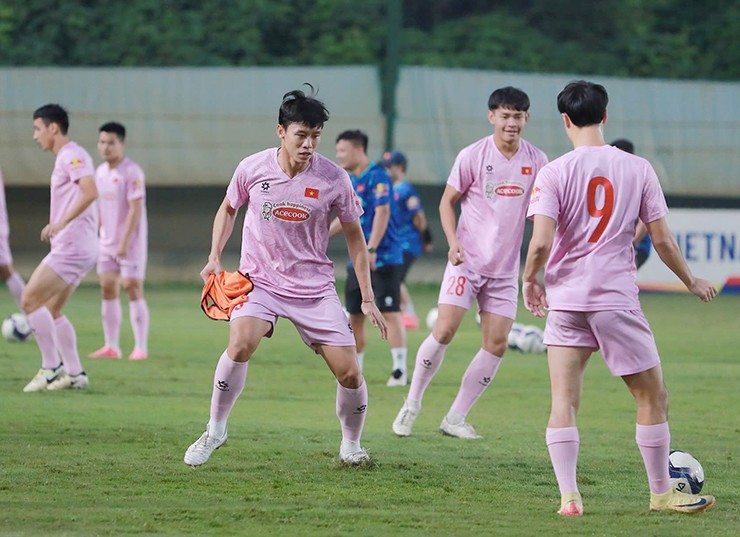 ĐT Việt Nam đua ngôi vua AFF Cup, HLV Kim Sang Sik sẽ chơi thực dụng hơn - 1