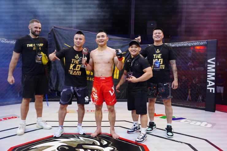 Nghiêm Văn Ý tung seri đòn hạ Văn Minh, fan MMA Việt Nam tranh cãi kết quả - 1