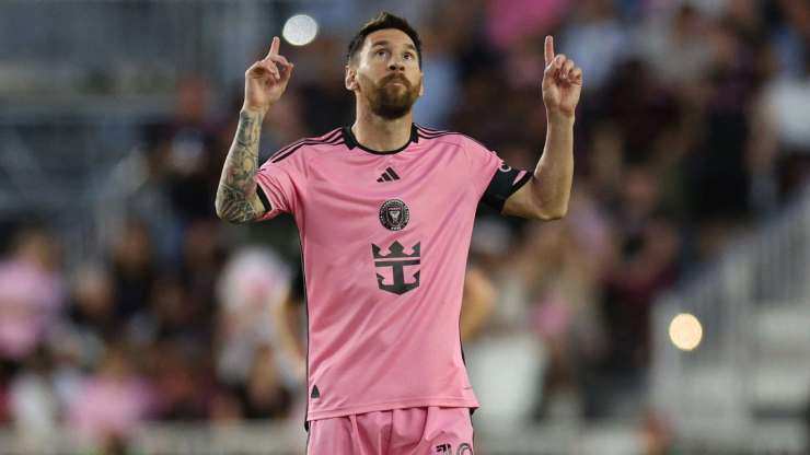 Ronaldo kiếm tiền đỉnh nhất thế giới, Messi "hít khói": Khác biệt từ Saudi Arabia - 2