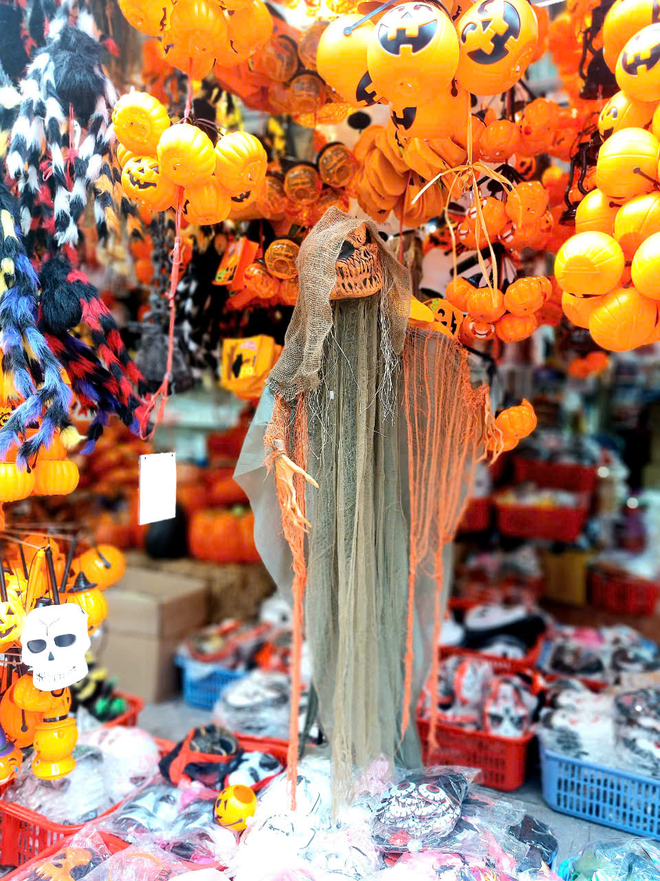 Ngập tràn không khí Halloween ở phố cổ Hà Nội - 6