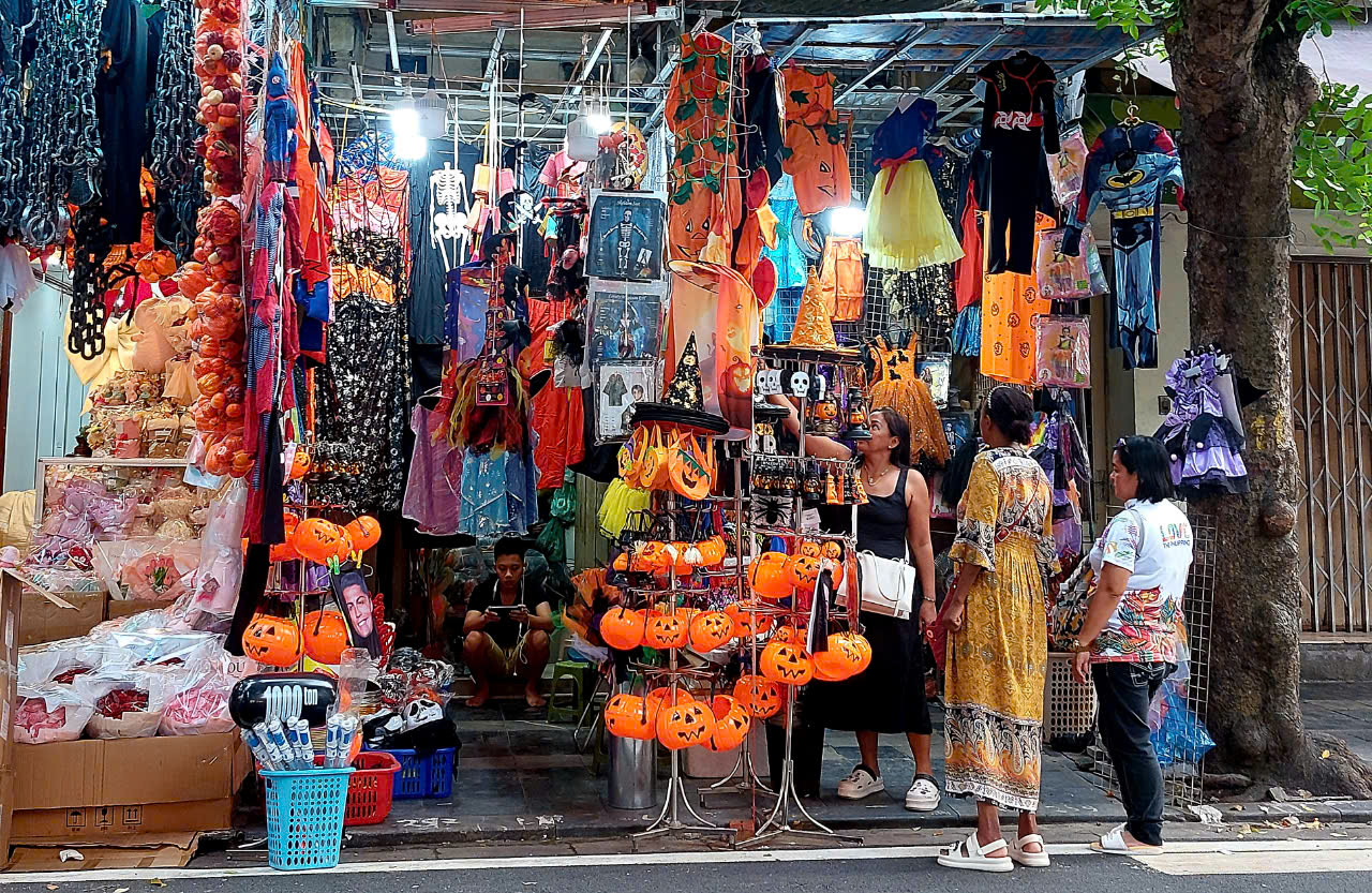 Ngập tràn không khí Halloween ở phố cổ Hà Nội - 9