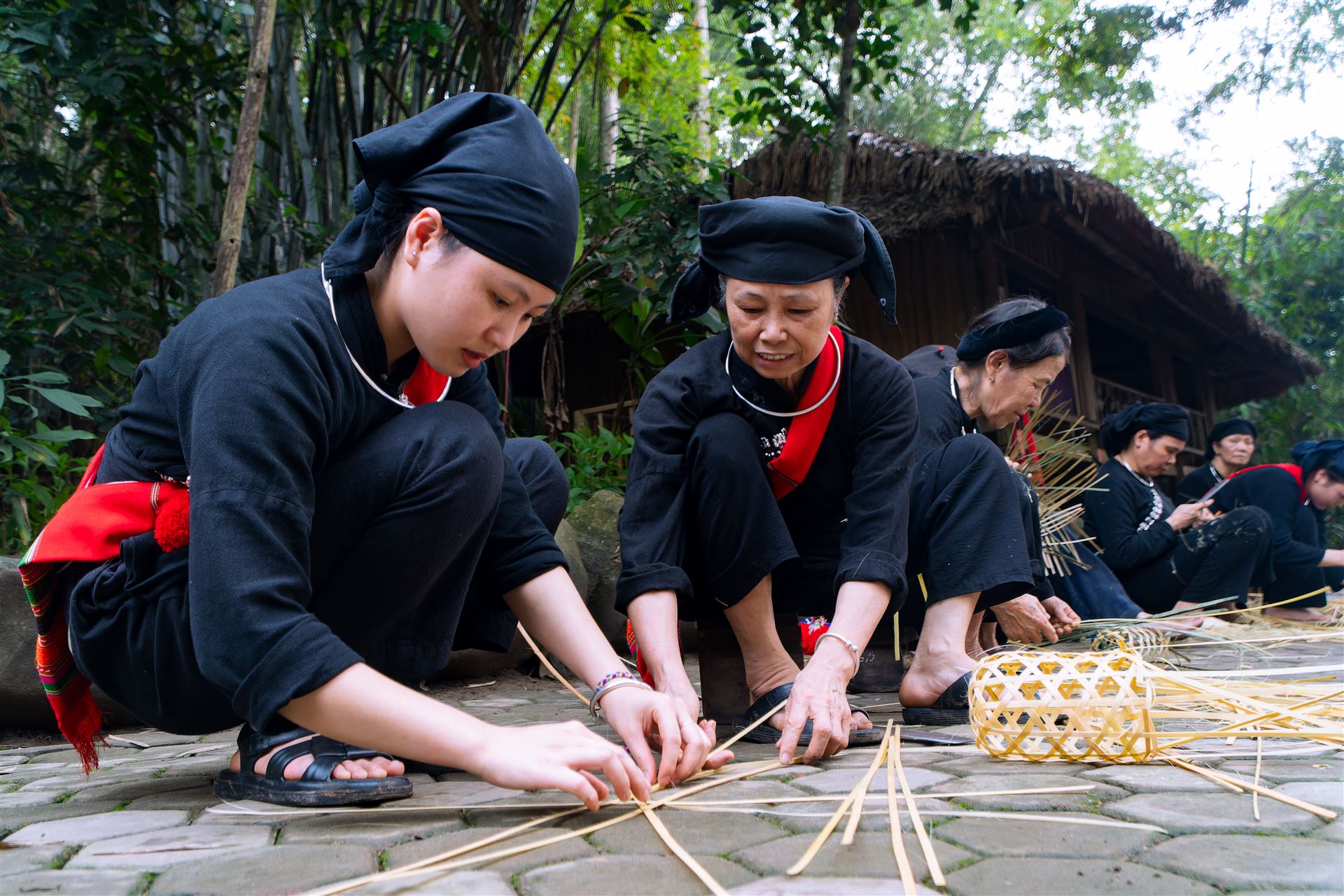 Đến bản làng độc nhất vô nhị, du khách lạc vào chốn bình yên - 8