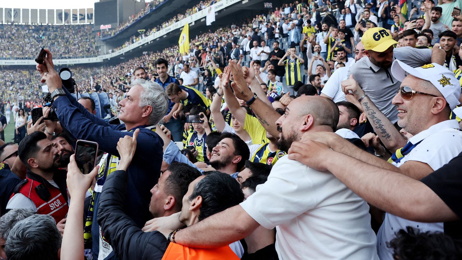 Mourinho sống như ông hoàng sau khi tới Thổ Nhĩ Kỳ - 6