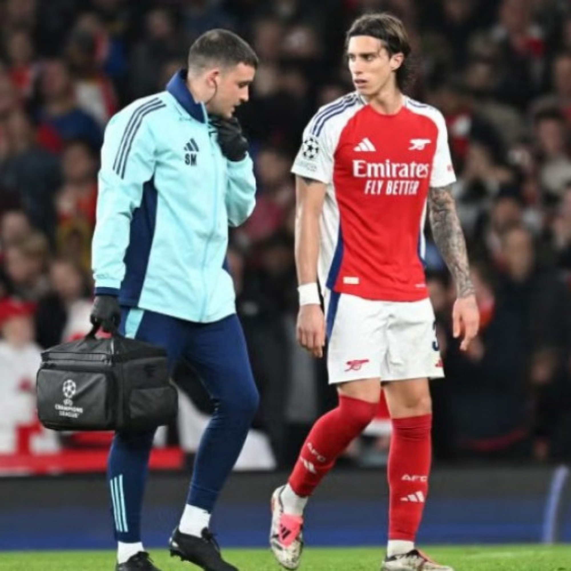  - Arsenal thắng vẫn không vui: Calafiori chấn thương, HLV Arteta đau đầu