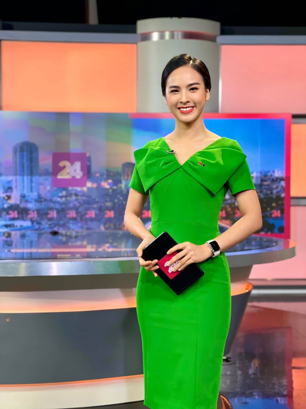 Nhan sắc của MC VTV sinh năm 1995 đại diện Việt Nam thi Miss Charm 2024 - 4