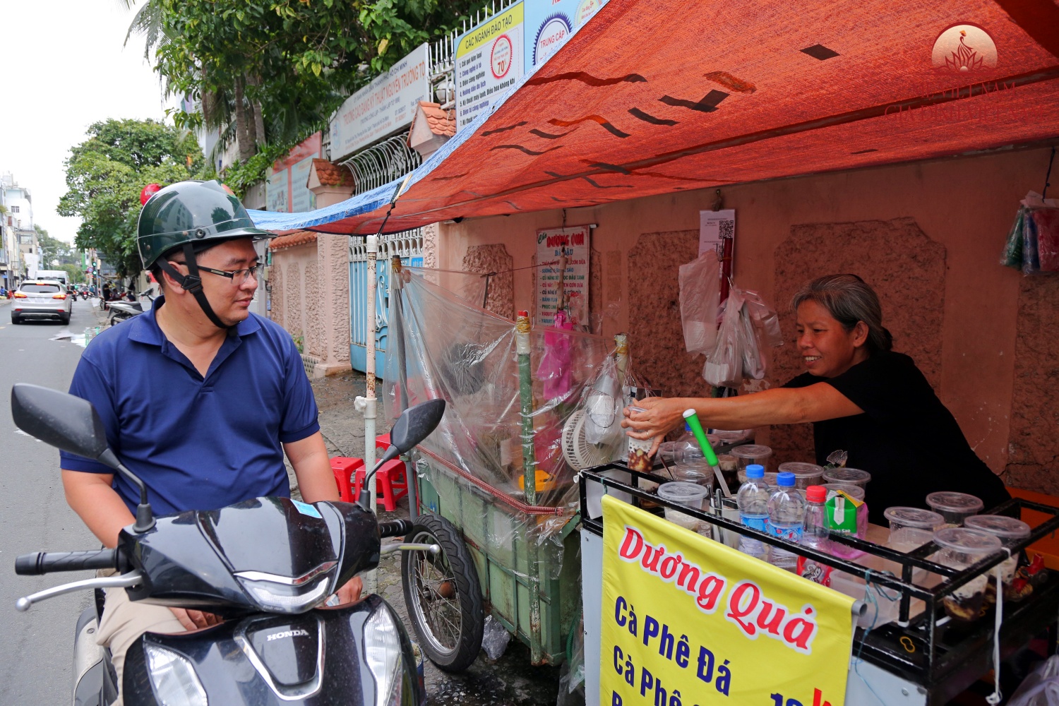 Xe chè hơn 50 tuổi ở TP.HCM: “Không có dư nhưng vẫn muốn con tiếp nối nghề truyền thống” - 7