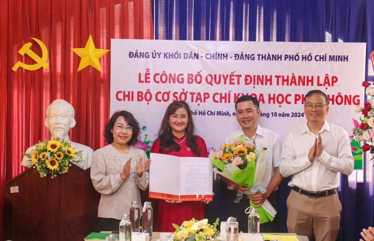 Công bố quyết định thành lập chi bộ cơ sở Tạp chí Khoa học phổ thông - 1