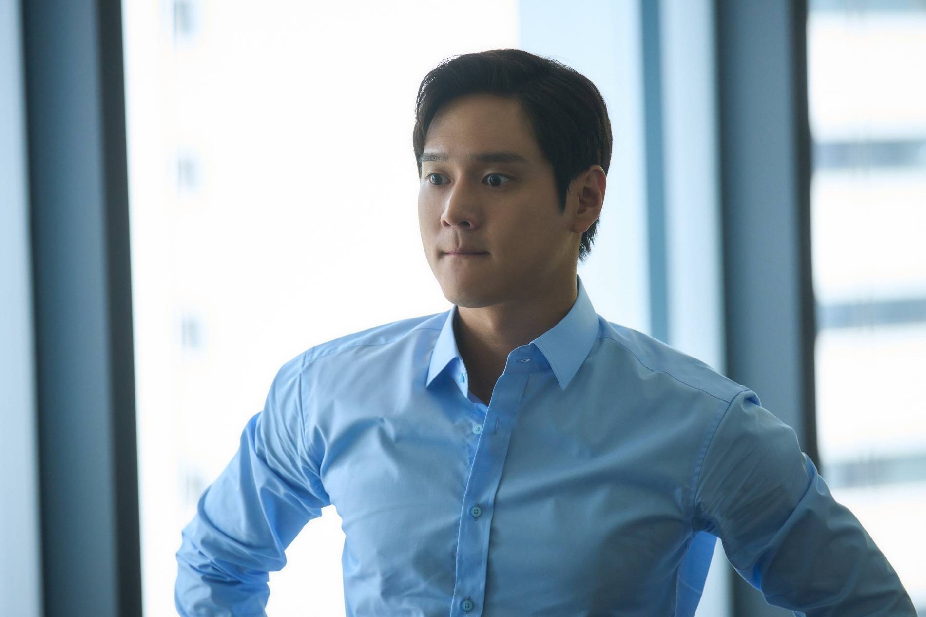“Ngôi sao triệu vé” Ryu Seung-ryong trở lại màn ảnh rộng với bộ phim hài 'Cười xuyên biên giới' - 2