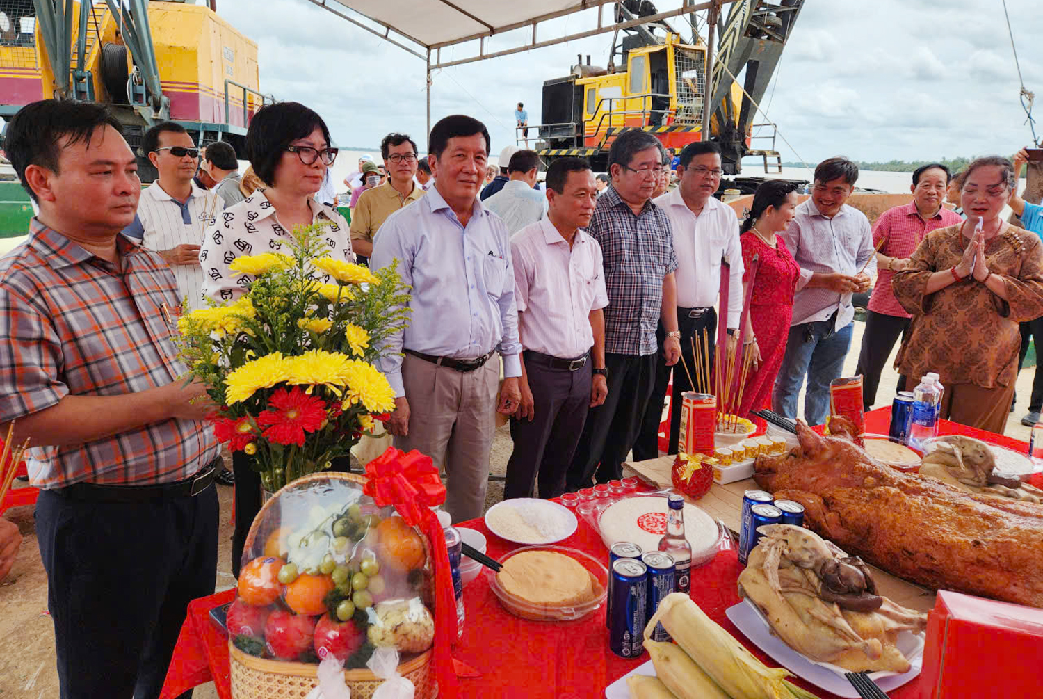 Khai thác mỏ cát trữ lượng hơn 4,2 triệu m3 dưới sông Hậu - 2