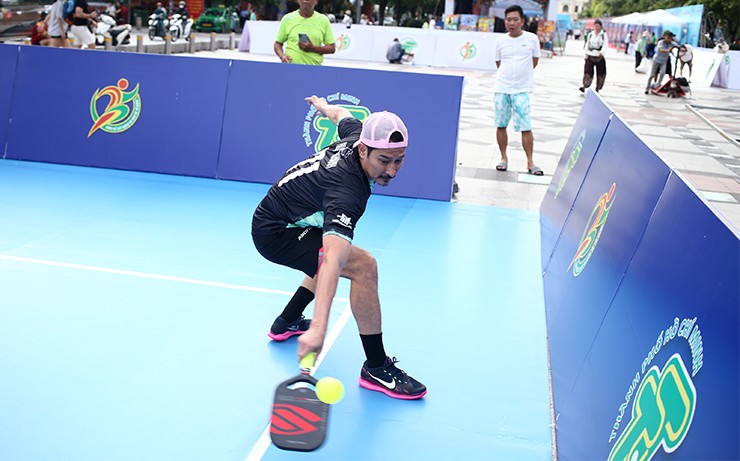 Người đẹp thích thú chơi pickleball tại phố đi bộ ở TP.HCM - 10