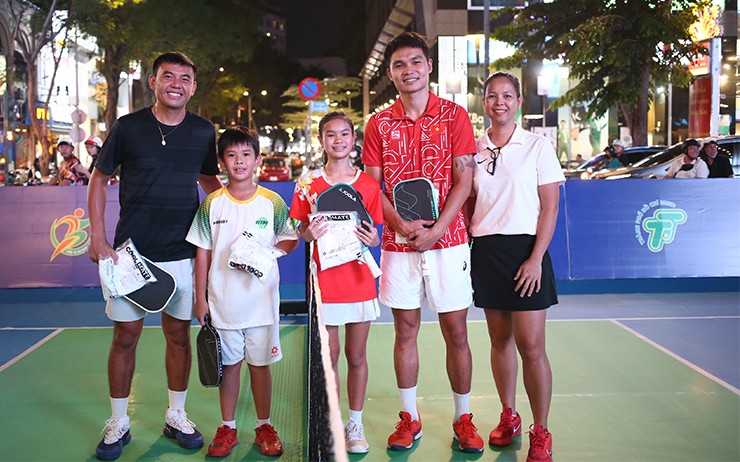 Người đẹp thích thú chơi pickleball tại phố đi bộ ở TP.HCM - 11