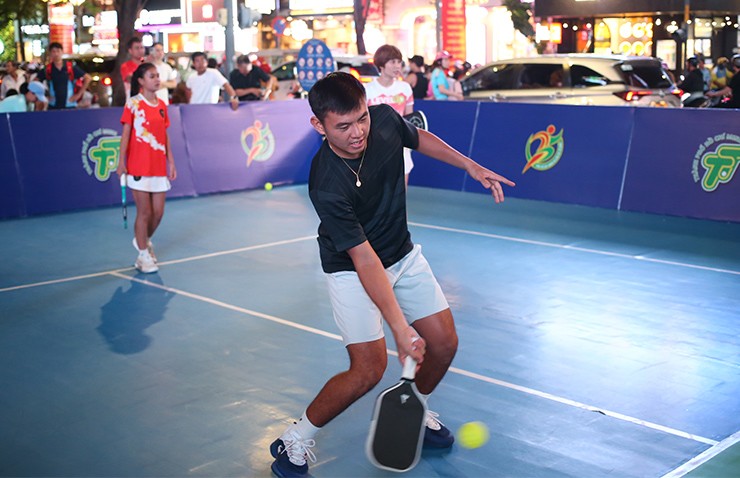Người đẹp thích thú chơi pickleball tại phố đi bộ ở TP.HCM - 12