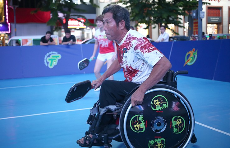 Người đẹp thích thú chơi pickleball tại phố đi bộ ở TP.HCM - 13