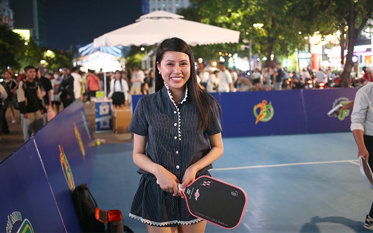 Người đẹp thích thú chơi pickleball tại phố đi bộ ở TP.HCM - 6