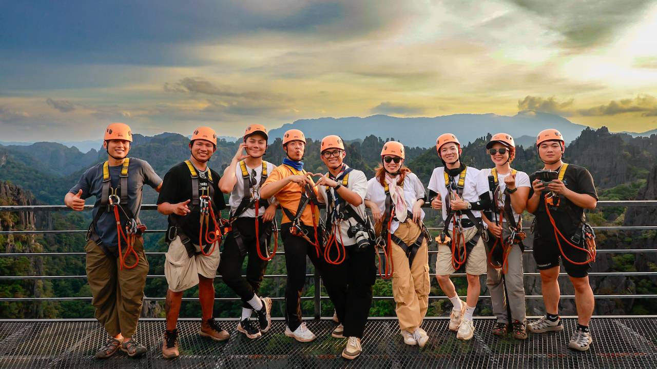 travel blogger viet: o nha to chim, du zipline ngam da voi tai lao - 1