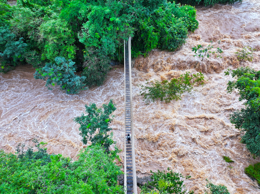 travel blogger viet: o nha to chim, du zipline ngam da voi tai lao - 2