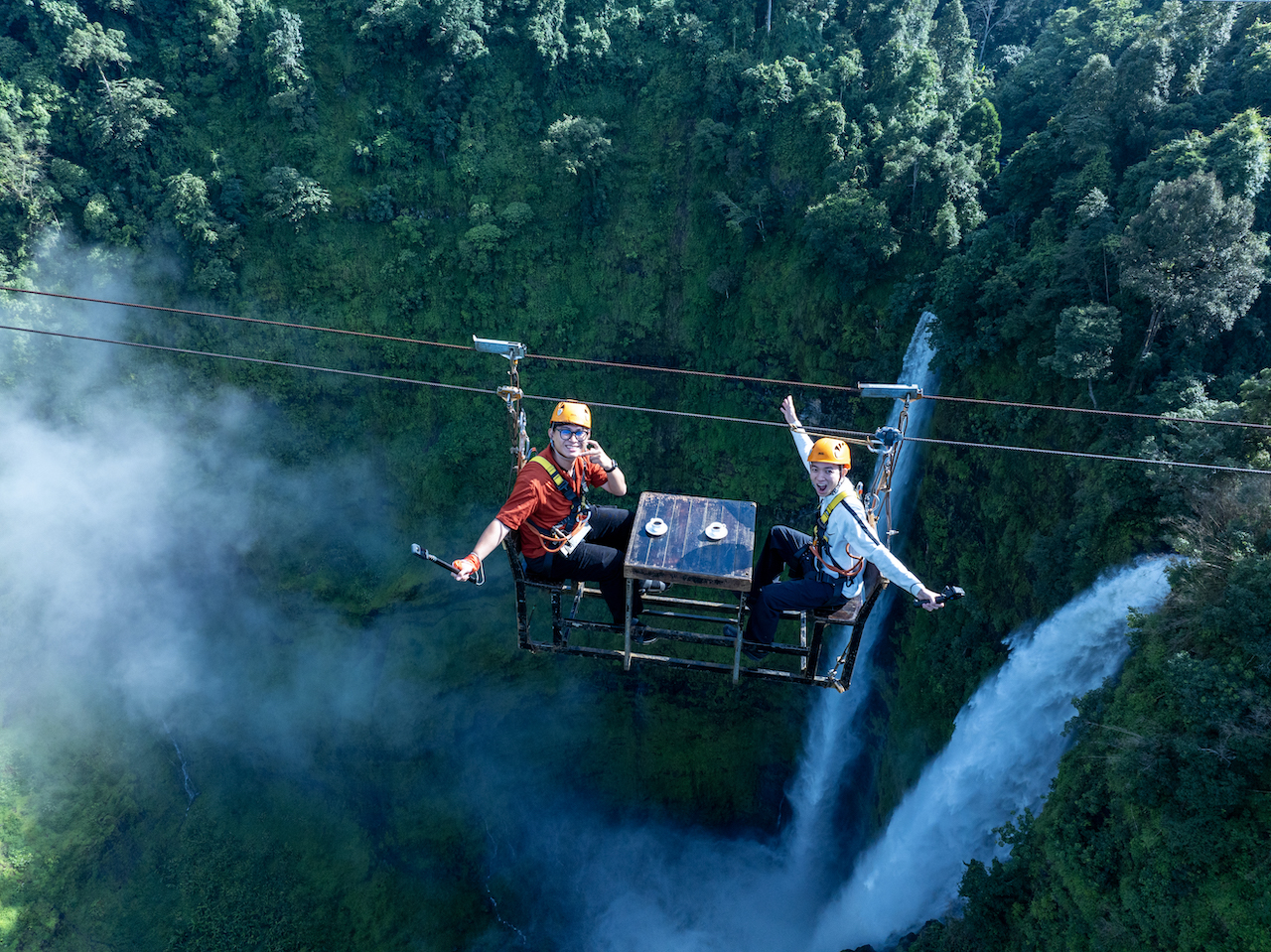 travel blogger viet: o nha to chim, du zipline ngam da voi tai lao - 10