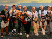 Travel blogger Việt: Ở nhà tổ chim, đu zipline ngắm đá vôi tại Lào