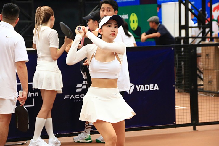 Dàn hot girl "ham vui" diện đồ quyến rũ, gây sốt giải pickleball tại TP.HCM - 9