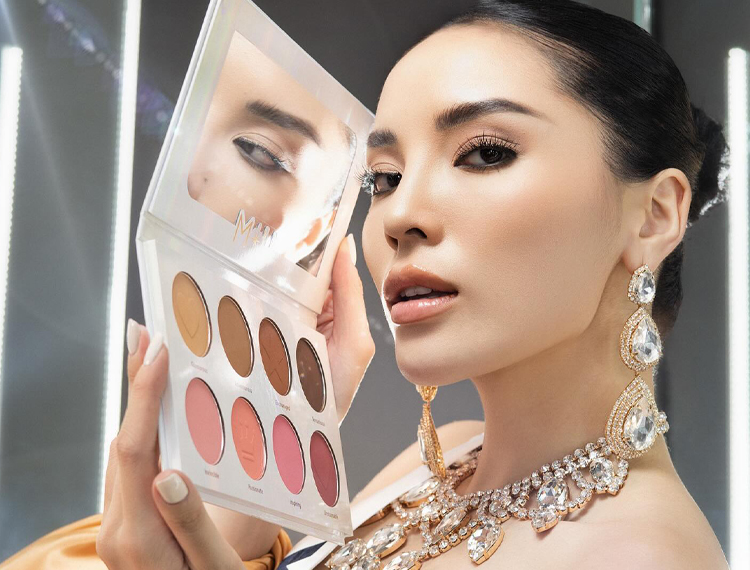 Kỳ Duyên áp đảo các đối thủ với 3 tấm hình trên trang chủ Miss Universe