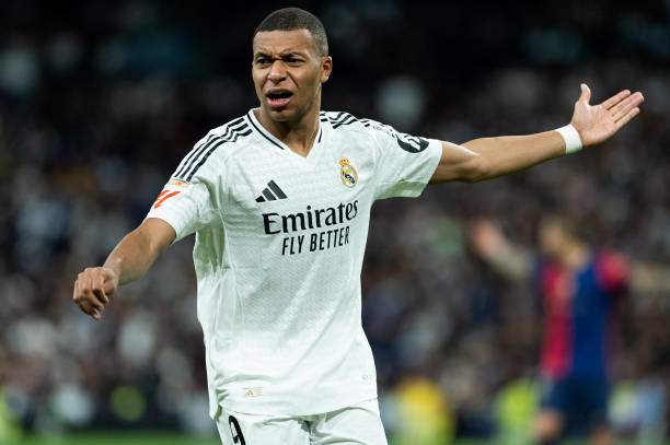 Mbappe lười chạy làm Real Madrid vất vả, các lão tướng bực mình - 1