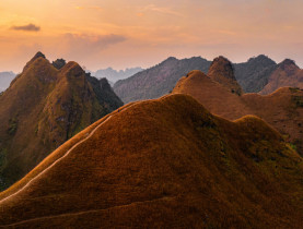  - Đồi cỏ cháy mênh mông đẹp tựa thước phim cổ điển ở Cao Bằng