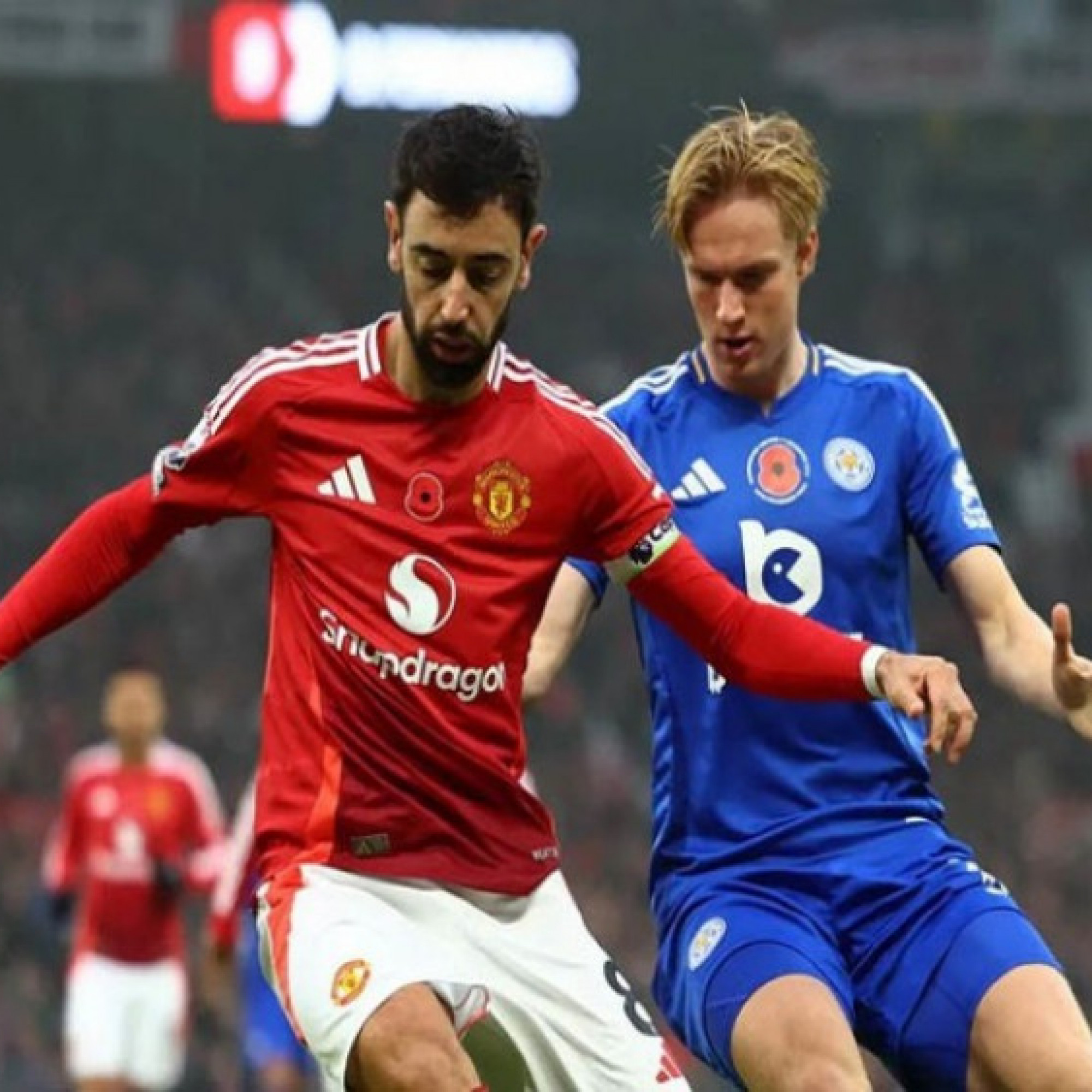  - MU hạ đẹp Leicester: Người hùng Fernandes bảo vệ Garnacho, tri ân Van Nistelrooy