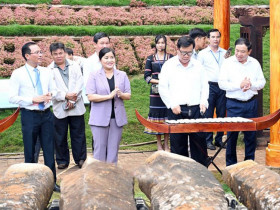  - Du khách đổ về Bình Phước nghe bộ đàn đá cổ 3 ngàn năm ngân vang đất trời