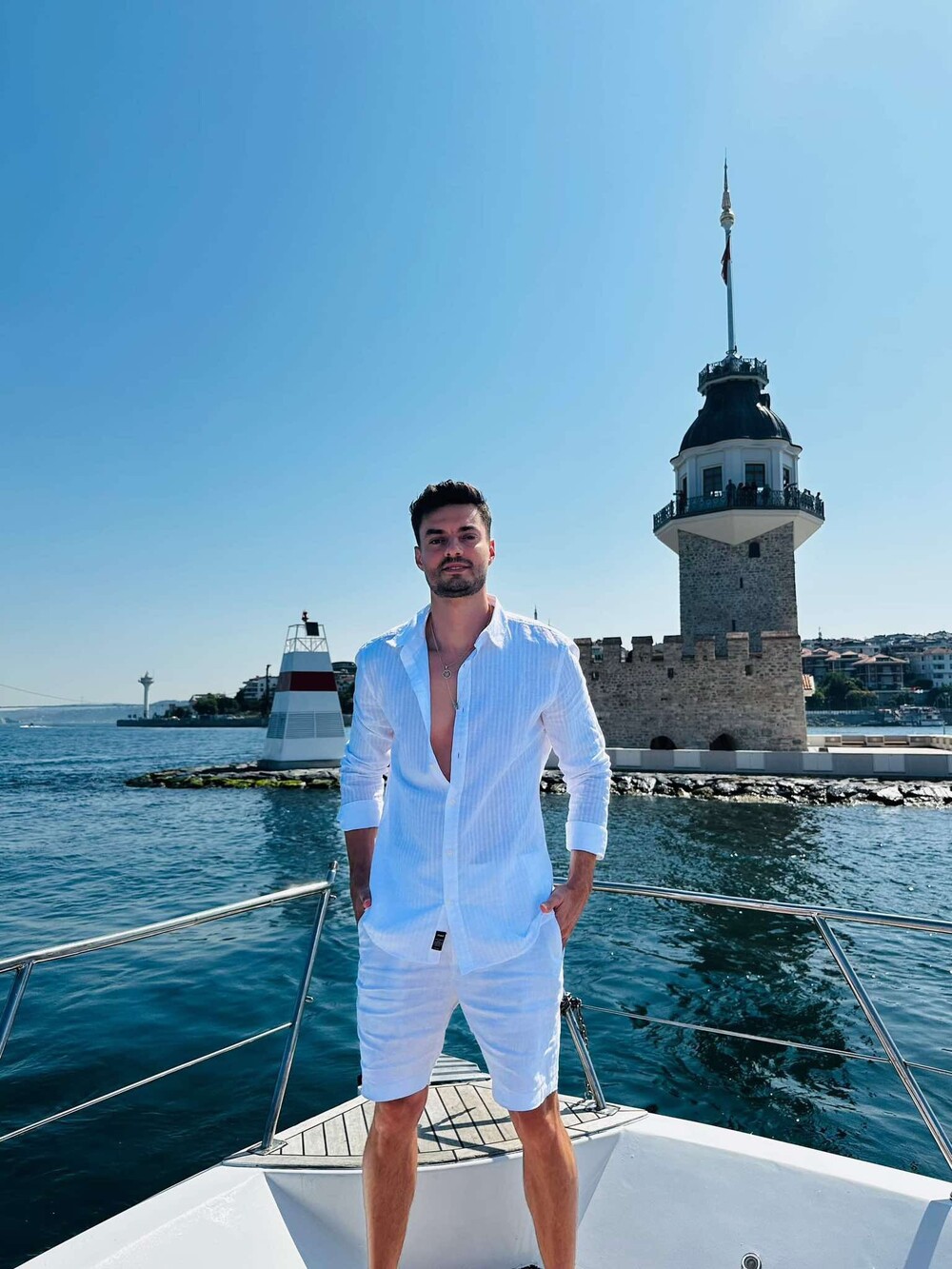 Chân dung giám khảo Mr World sở hữu body 6 múi như tạc tượng không kém cạnh thí sinh - 4