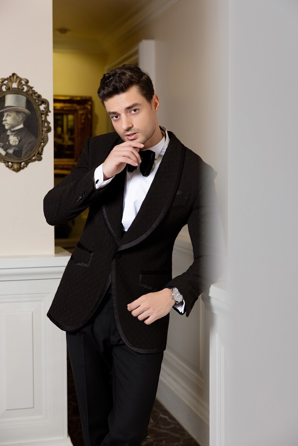 Chân dung giám khảo Mr World sở hữu body 6 múi như tạc tượng không kém cạnh thí sinh - 1