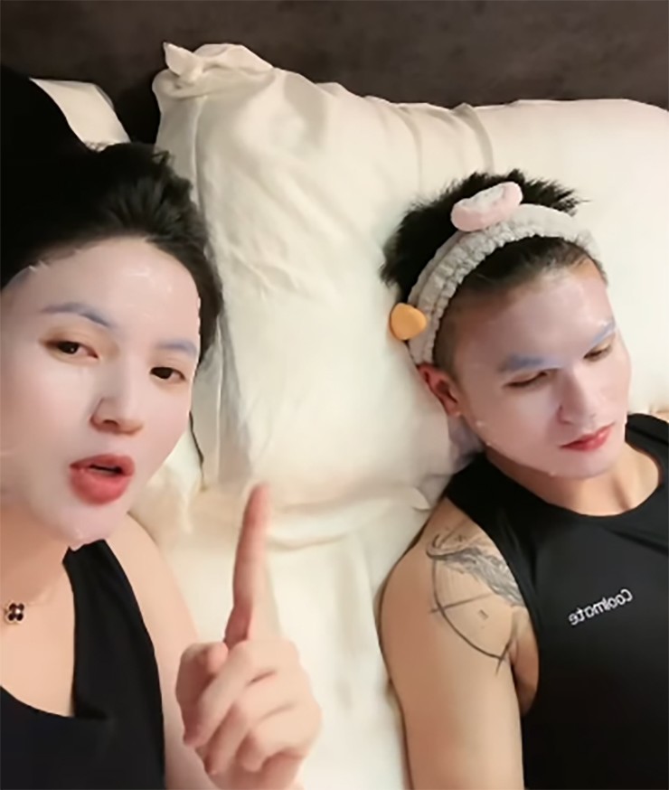 Bạn gái tin đồn của Văn Thanh khoe xe xịn, Quang Hải làm điều bất ngờ cho vợ - 4
