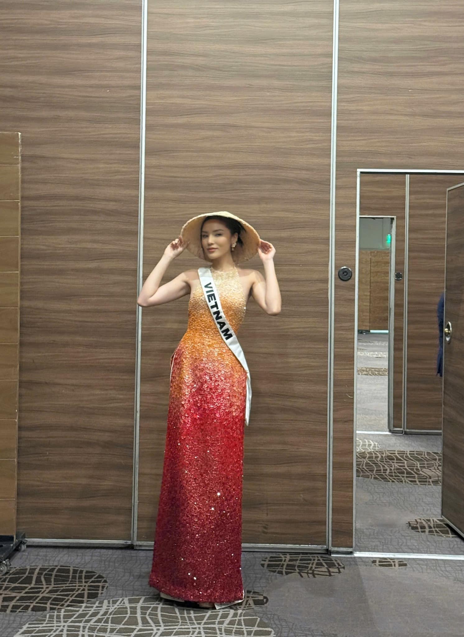 Hoa hậu Kỳ Duyên công bố trang phục dân tộc dự thi Miss Universe 2024 - 7