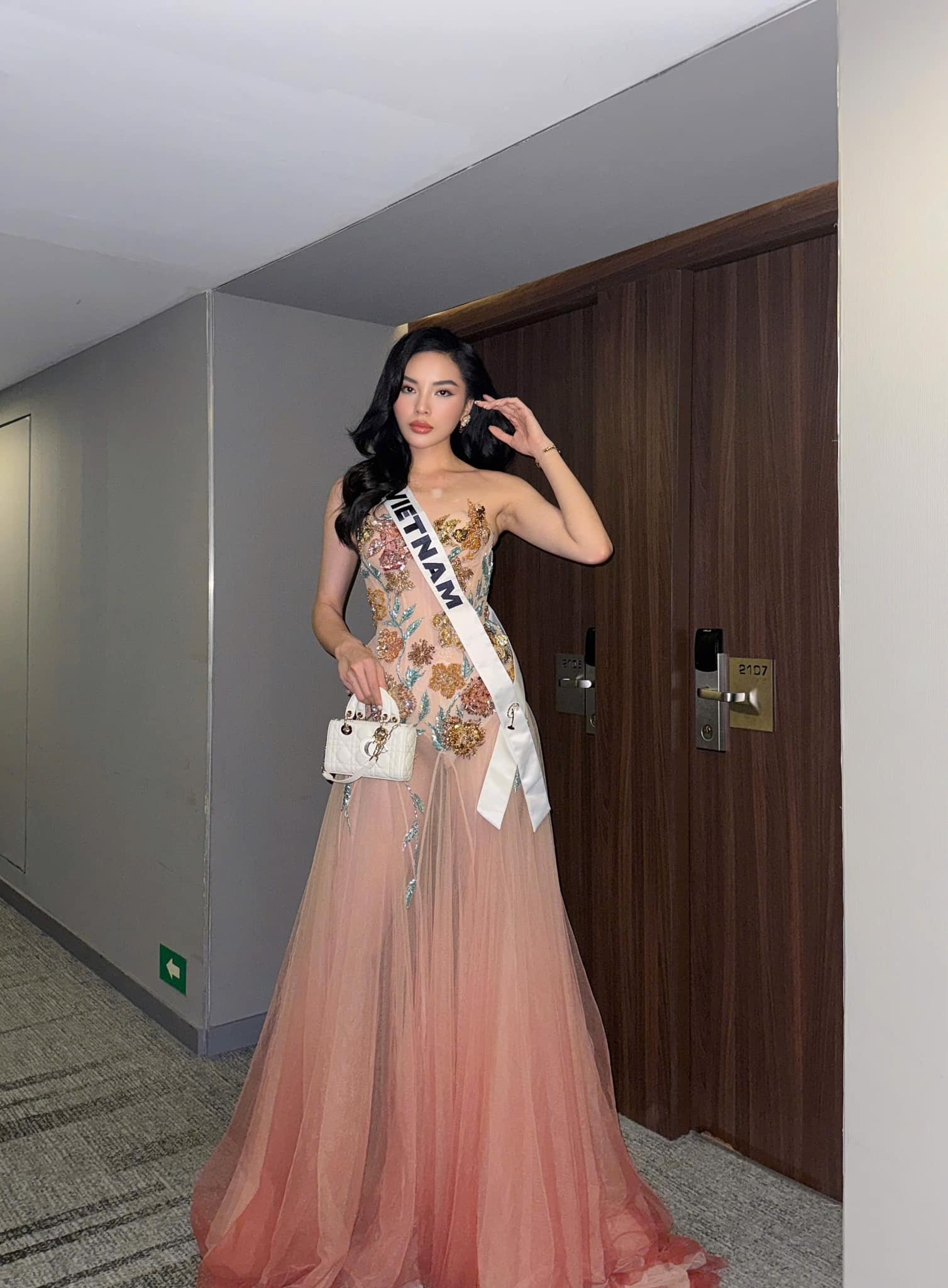 Hoa hậu Kỳ Duyên công bố trang phục dân tộc dự thi Miss Universe 2024 - 6