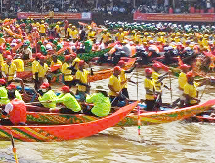 60 ghe ngo khuấy động sông Trăng