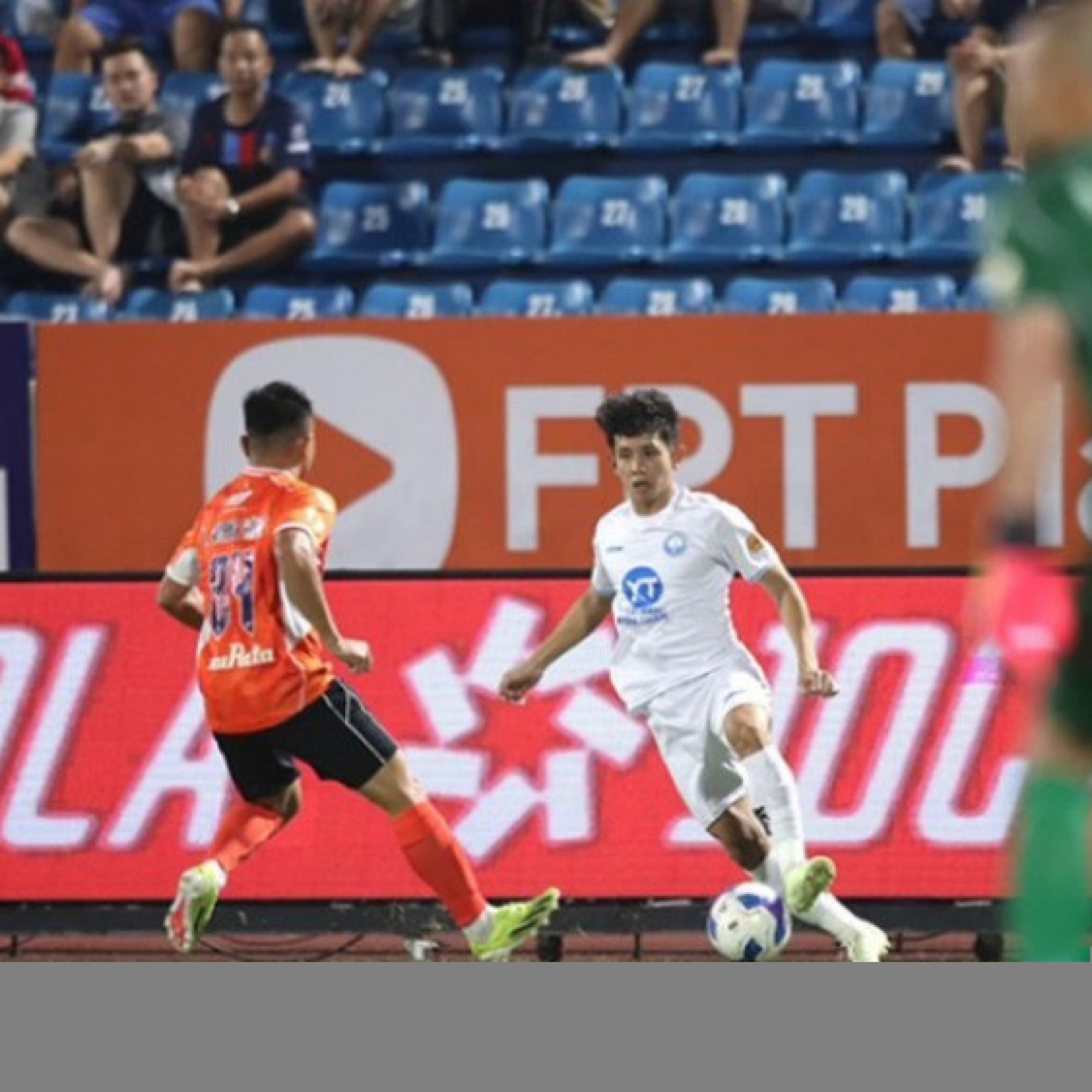  - Trực tiếp bóng đá Nam Định - Đà Nẵng: Văn Toàn kiến tạo, chủ nhà ghi bàn thứ 4 (V-League)