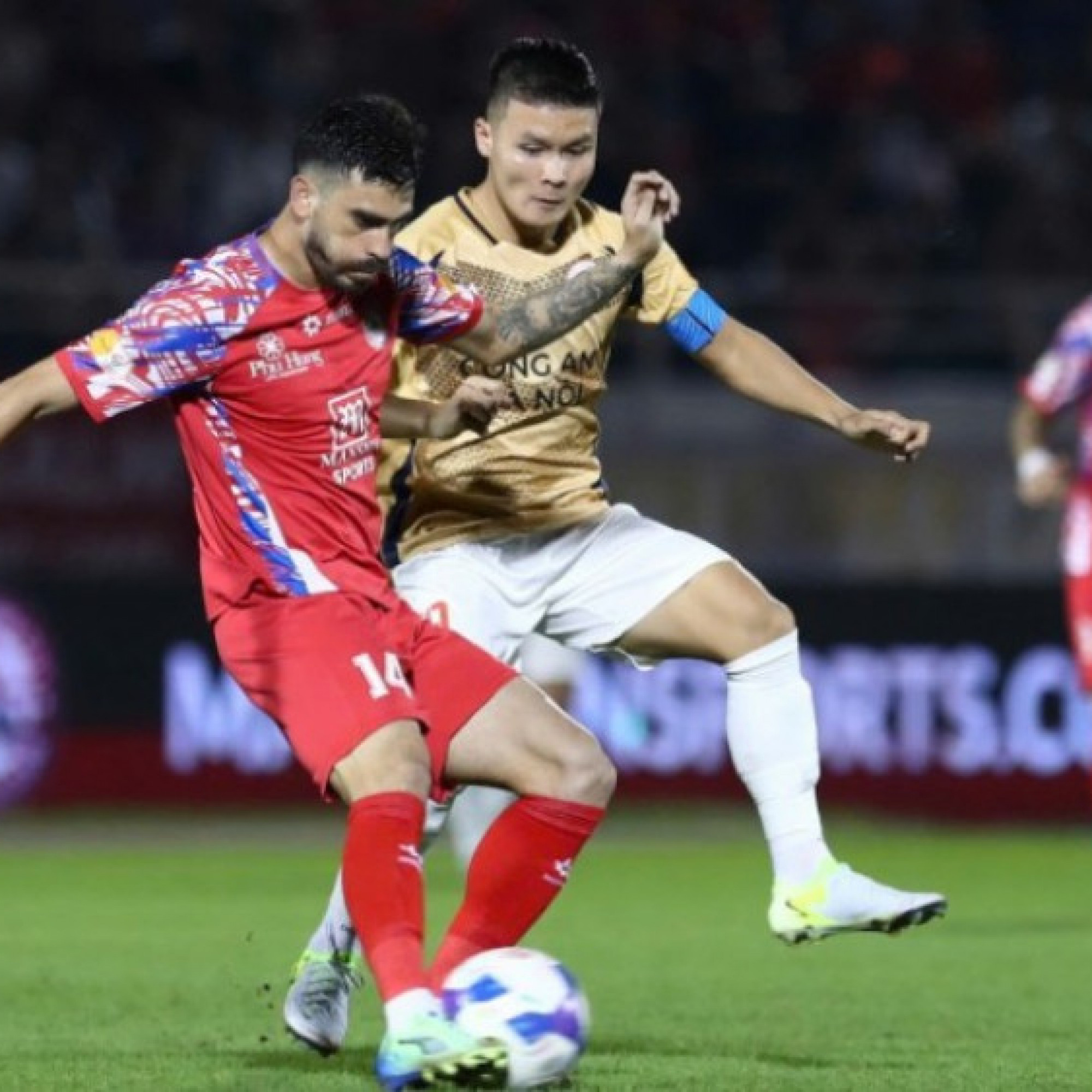  - Video bóng đá TP.HCM - Công an Hà Nội: Xà ngang cứu thua (V-League)