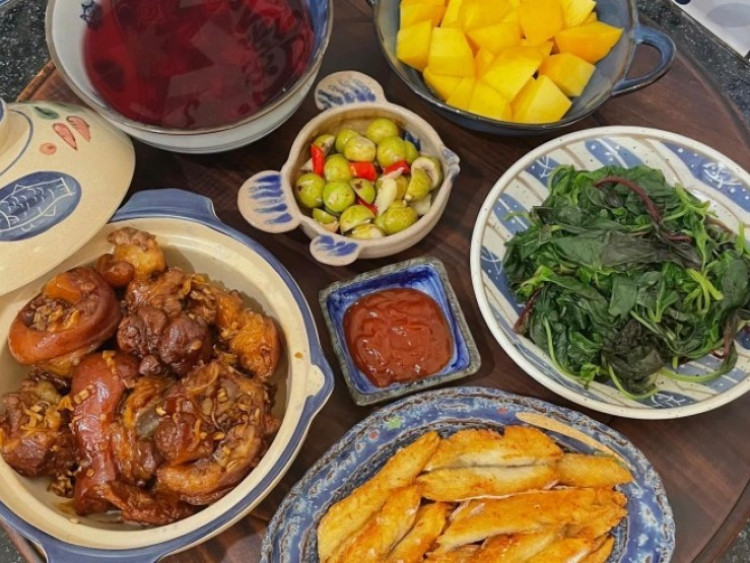 Xuýt xoa mâm cơm toàn những món ngon của mẹ trẻ Vũng Tàu
