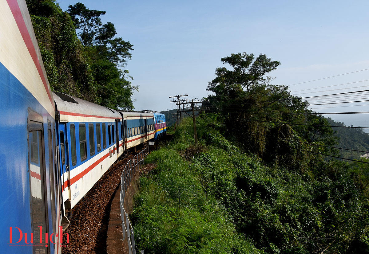 kham pha ve dep muon mau dat nuoc qua o cua tren chuyen tau bac- nam - 10