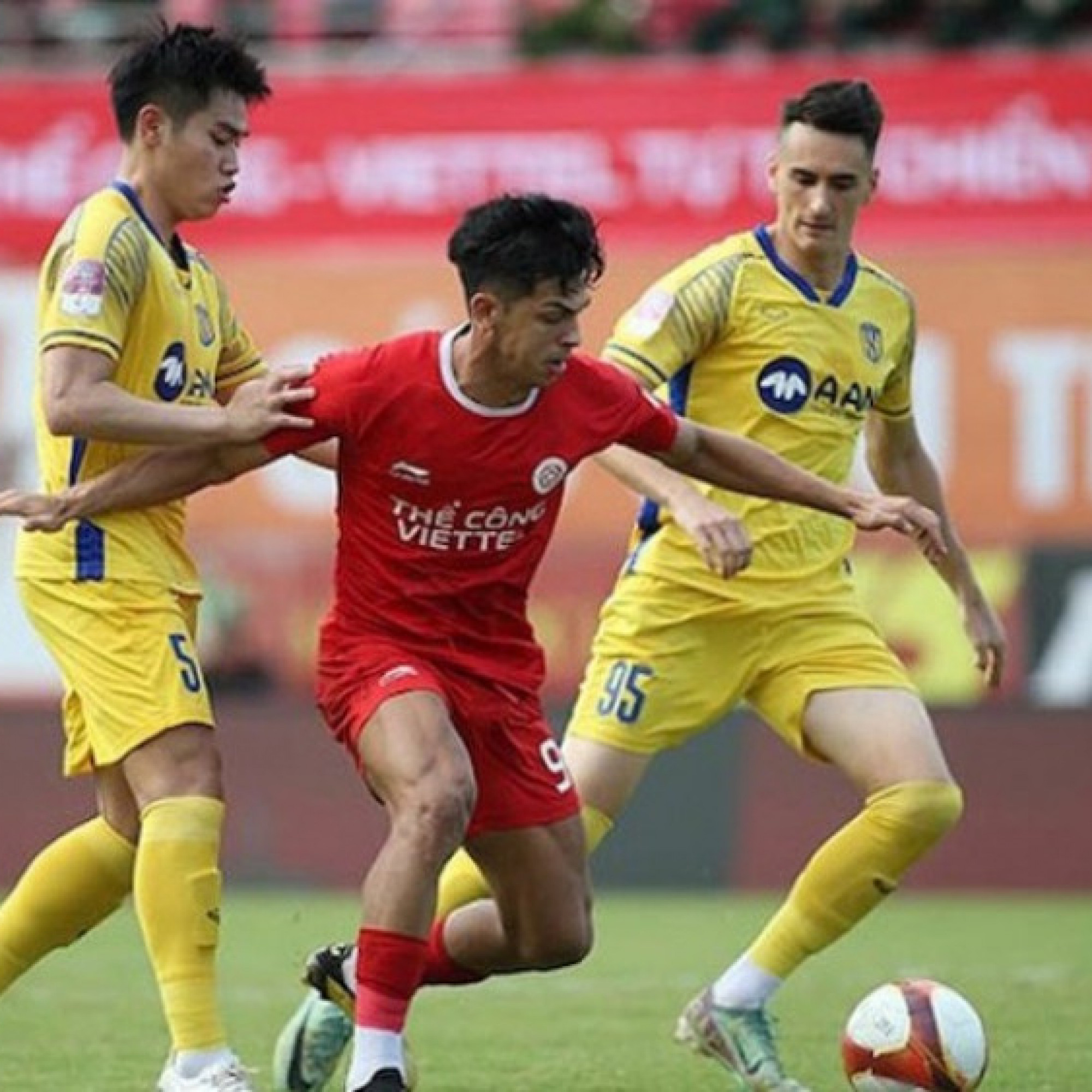  - Trực tiếp bóng đá SLNA - Thể Công Viettel: Chủ nhà tìm chiến thắng đầu tiên (V-League)