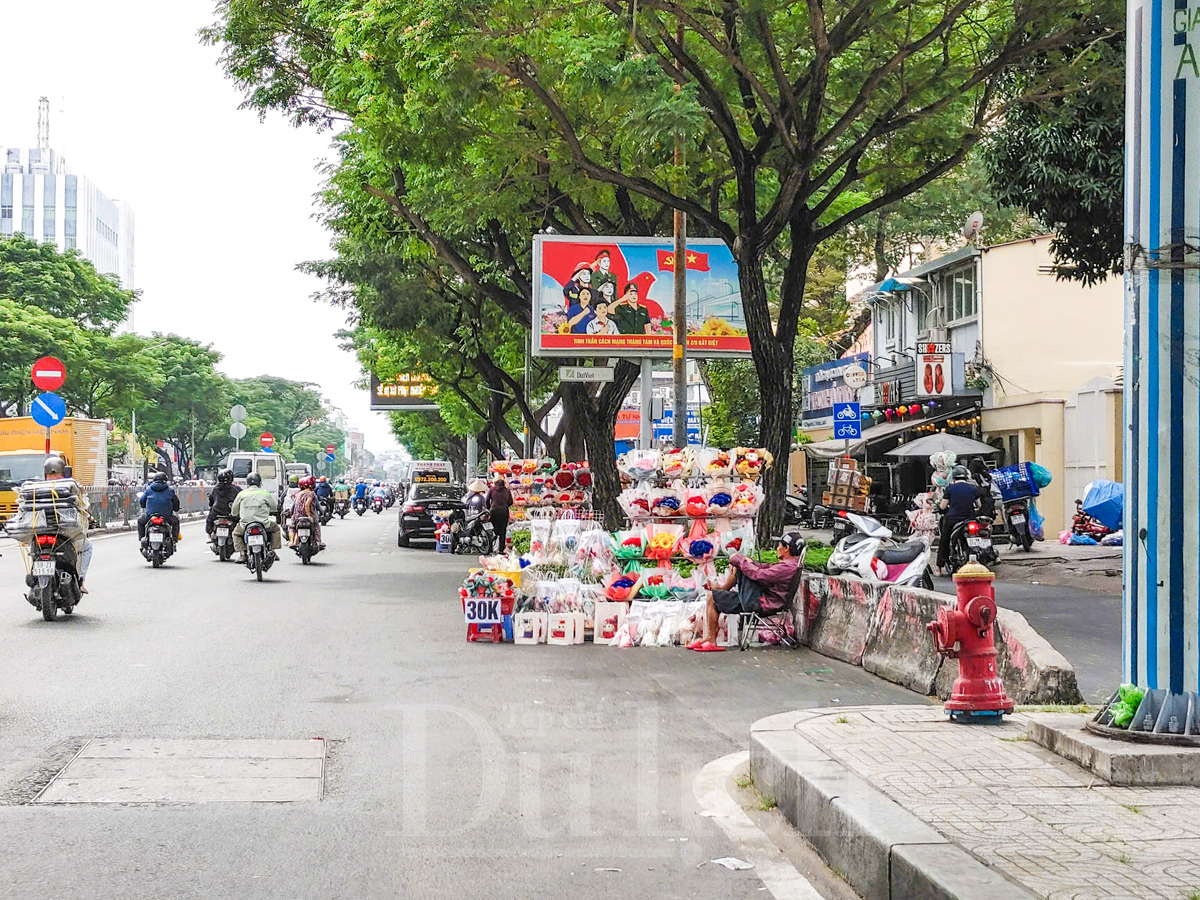 Rộn ràng muôn sắc hoa, thiệp mừng tri ân thầy cô giáo - 8