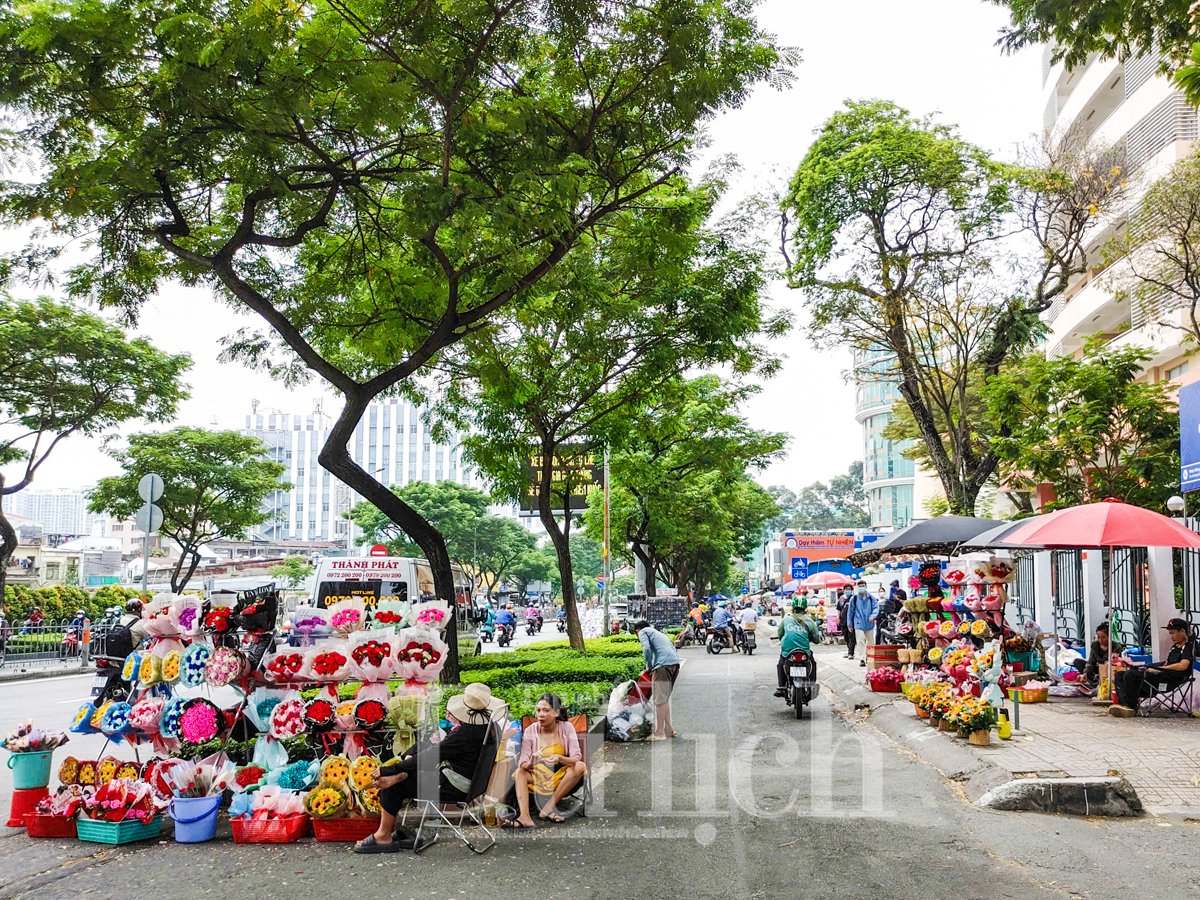 Rộn ràng muôn sắc hoa, thiệp mừng tri ân thầy cô giáo - 7