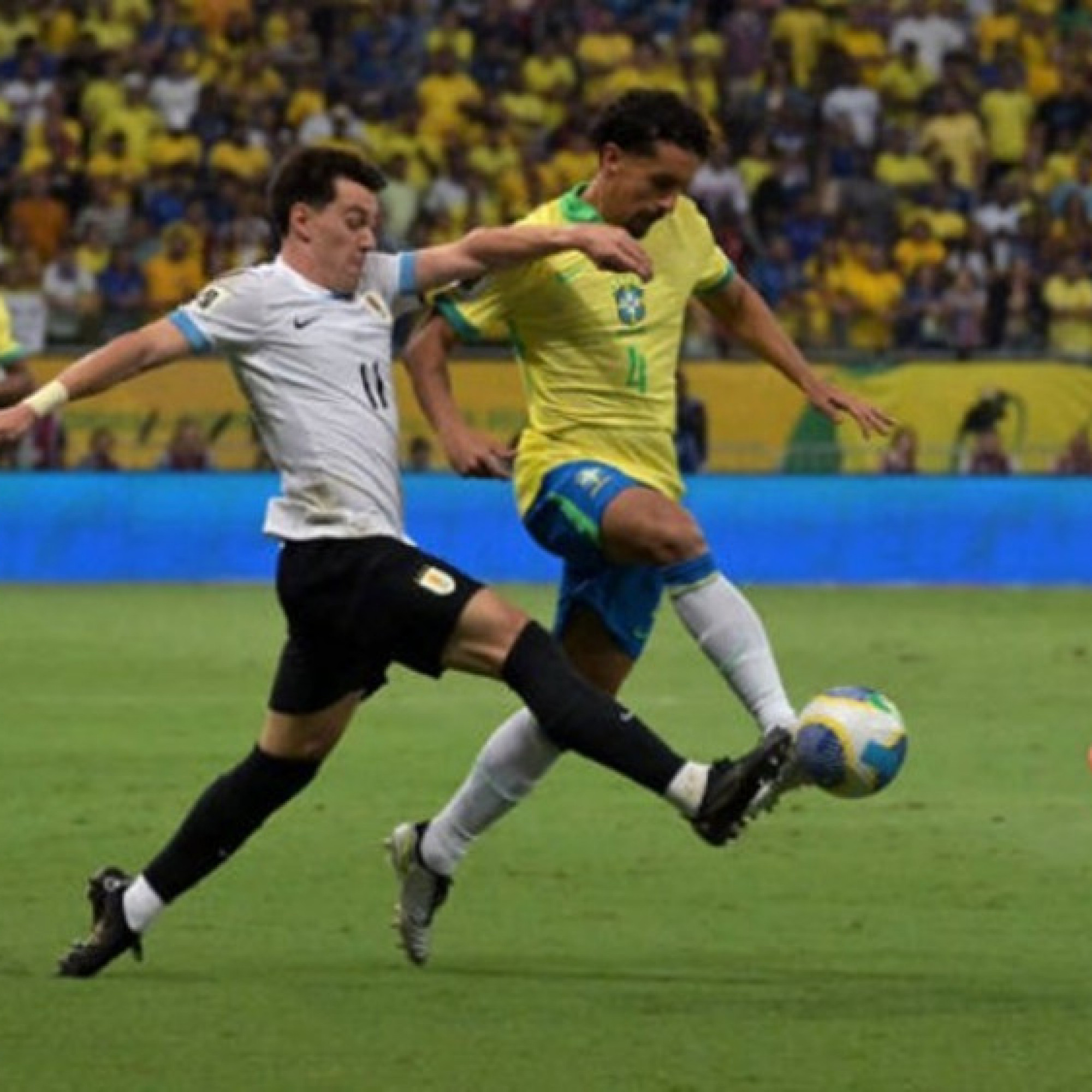  - Trực tiếp bóng đá Brazil - Uruguay: Gerson vô-lê đẹp mắt gỡ hòa cho Brazil (Vòng loại World Cup)